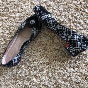 BeautiFeel black & white shoes, size 9, low heel with red accent